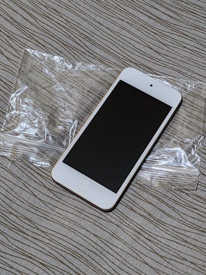 iPod Touch 6th Gen (Category: Other Gadgets) located in Makati City. Submitted by msn_gdgt (Listing ID 1353482599, Image 2). Description: Super kinis, nakatago lang palagi kaya humina batt since hindi ginagamit..