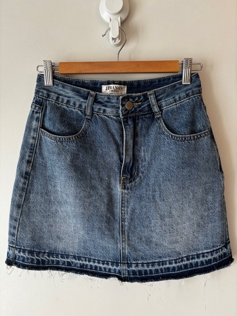 Jiranan studio mini skirt Medium (Category: Skirts) located in Makati City. Submitted by ishspace (Listing ID 1353508138, Image 1). Description: Bought in bkk Best fit 27 .