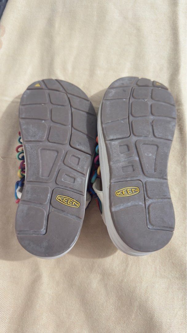Keen Uneek Tie Dye Birch (Category: Flats & Sandals) located in Pasay City. Submitted by keepitluxe (Listing ID 1353452687, Image 2). Description: Features Cleansport NXT™ for natural odour control Free moving cord junctions allow for upper to adjust to foot Microfiber footbed cover Microfiber heel back Polyester braided cord with nylon core for increased strength Razor siping for improved ground traction Secure fit lace capture system Material P