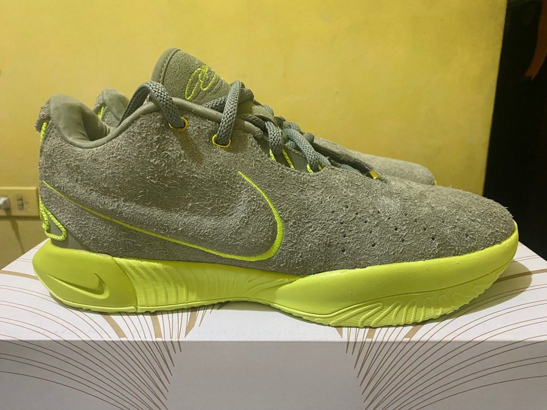 Lebron 21 (Category: Sneakers) located in Mandaluyong City. Submitted by maeibel_931 (Listing ID 1353429815, Image 1). Description: .