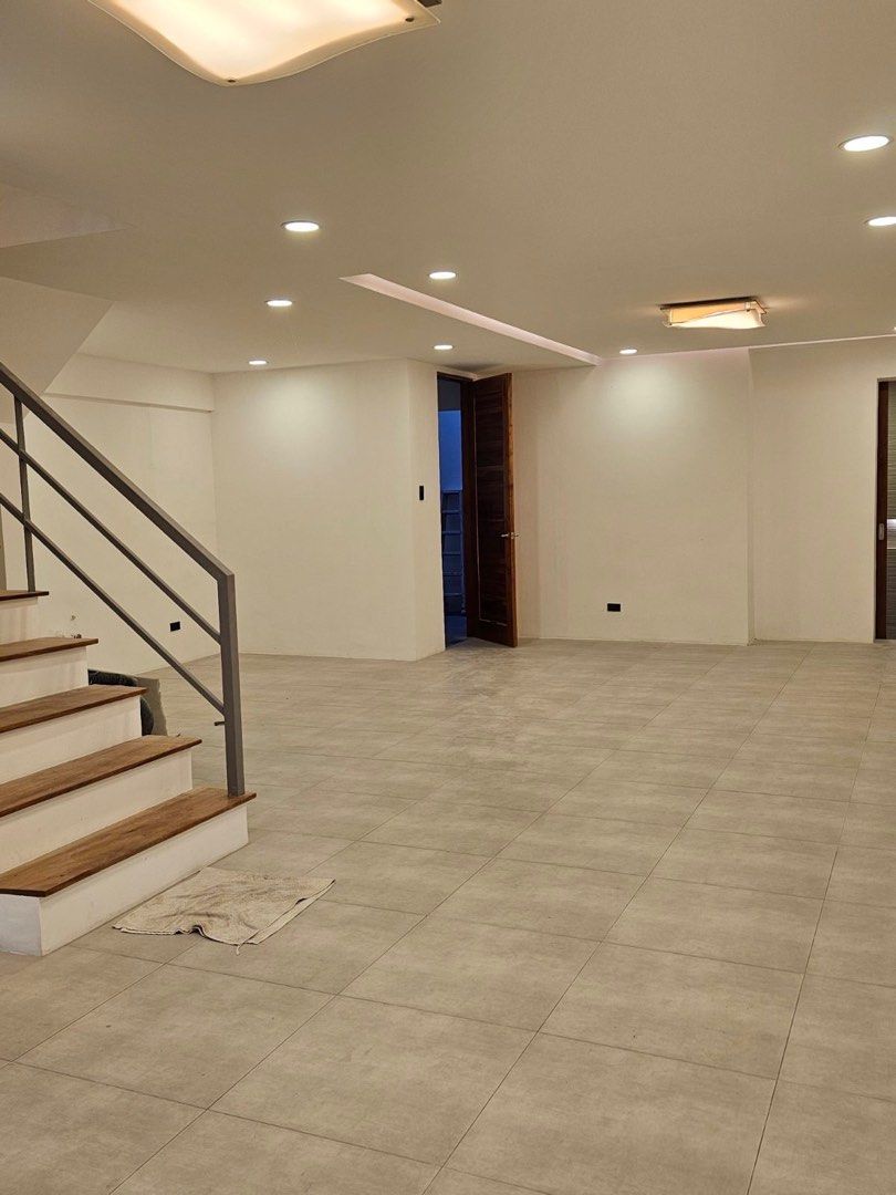 Montevista Townhouse (Category: Townhouse) located in Taguig. Submitted by brokerhanstaneo_09178038728 (Listing ID 1353456825, Image 2). Description: Montevista Townhouse LA 107 sqm, FA 300+, 3 levels GF: spacious living & dining, powder room, maids w/CR, laundry, 1 car garage (street parking allowed) 2F: 2 BR, big family room, 2T&B 3F: huge masters with T&B, big walk in, personal office 21M asking.