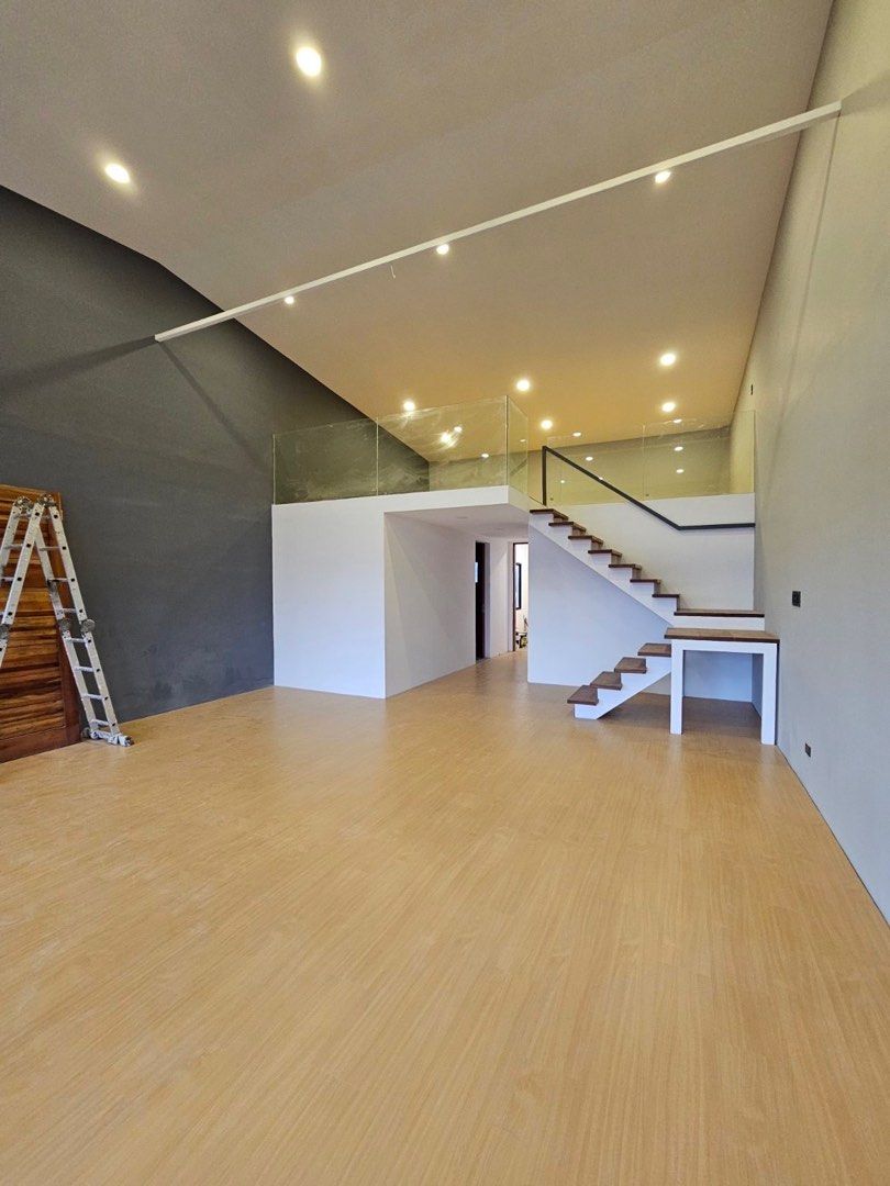 Montevista Townhouse (Category: Townhouse) located in Taguig. Submitted by brokerhanstaneo_09178038728 (Listing ID 1353456825, Image 1). Description: Montevista Townhouse LA 107 sqm, FA 300+, 3 levels GF: spacious living & dining, powder room, maids w/CR, laundry, 1 car garage (street parking allowed) 2F: 2 BR, big family room, 2T&B 3F: huge masters with T&B, big walk in, personal office 21M asking.