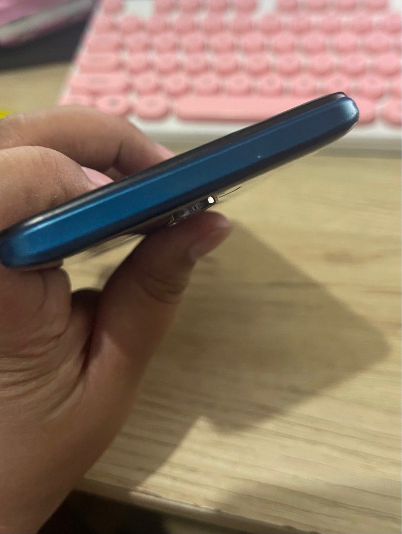 Oppo A9 2020 (Category: OPPO) located in Taguig. Submitted by geestuff27 (Listing ID 1353450538, Image 3). Description: 8/128 Hindi na crisp ang power button but still working.
