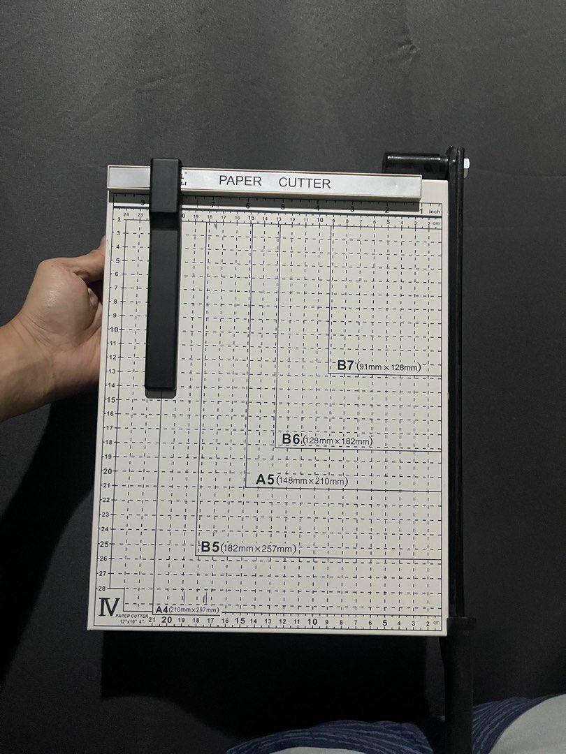 Paper Cutter (Category: Others) located in Klang. Submitted by AllGoodThingss (Listing ID 1353526495, Image 1). Description: Pisau masih tajam.