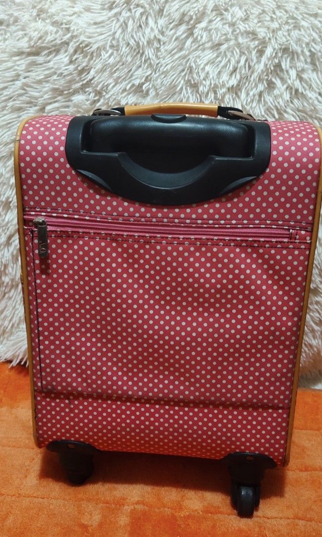Pink Mini Luggage bag (Category: Luggage) located in San Fernando. Submitted by ladychinita07 (Listing ID 1353413662, Image 3). Description: Japan maleta bag like new MOD: VIA FLASH MOP: GCASH.