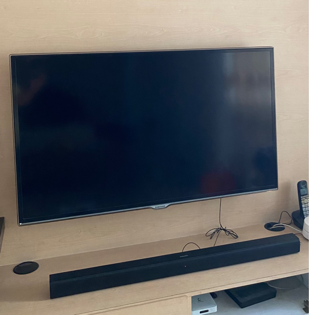 Samsung smart tv 46 inch and Philips soundbar, TV & Home Appliances, TV ...