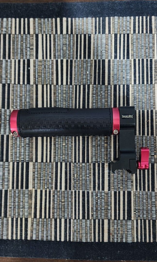 Smallrig Upper Handle Basic (Category: Cameras) located in Petaling Jaya. Submitted by khairizulkifli (Listing ID 1353541296, Image 3). Description: Used several times only.