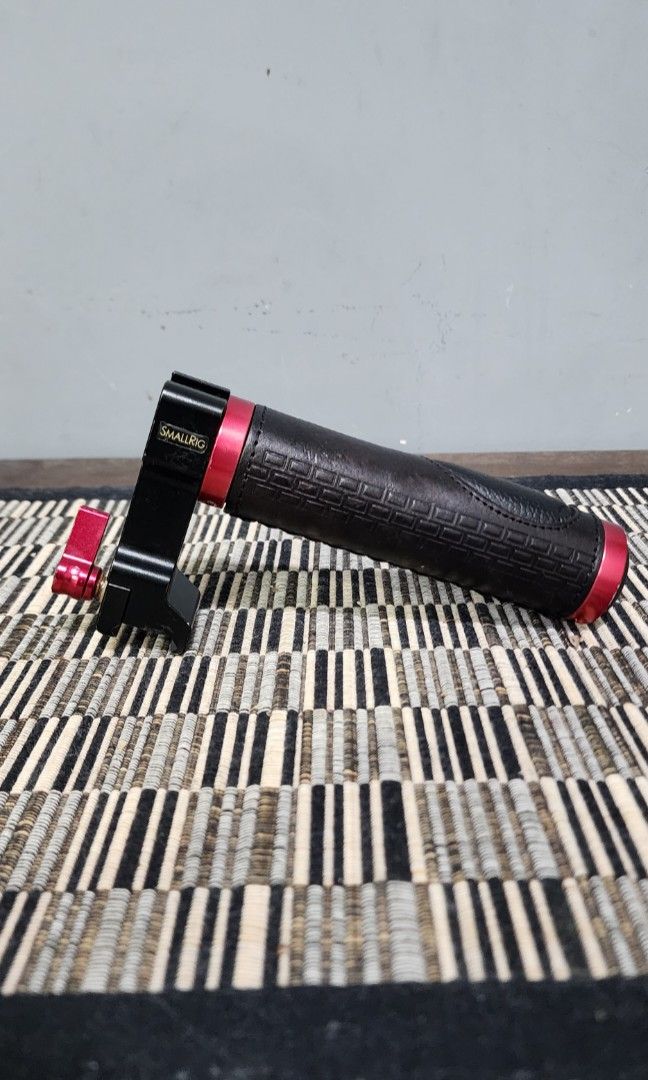 Smallrig Upper Handle Basic (Category: Cameras) located in Petaling Jaya. Submitted by khairizulkifli (Listing ID 1353541296, Image 1). Description: Used several times only.