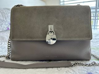 (Category: ) located in . Submitted by preloved_bydil (Listing ID 1353440832, Image 1). Description: .