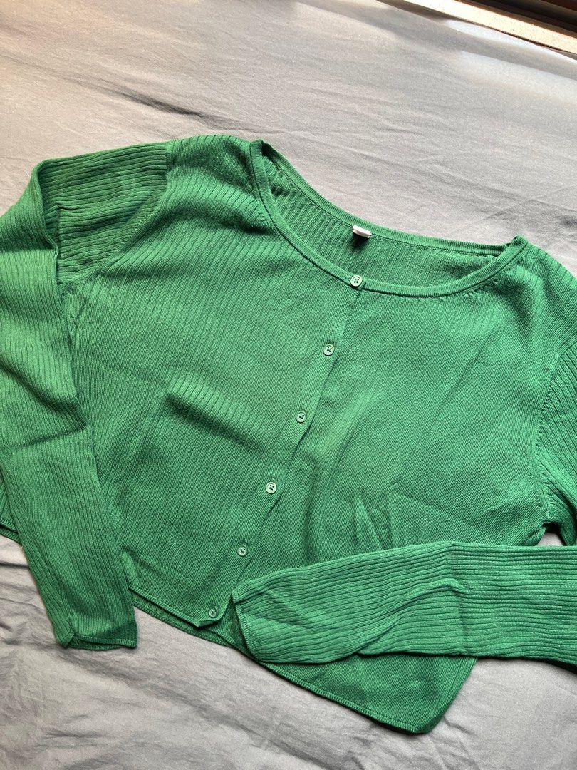 Uniqlo UV Cropped Cardigan (Category: Longsleeves) located in Bacoor. Submitted by nochugc (Listing ID 1353440347, Image 2). Description: .