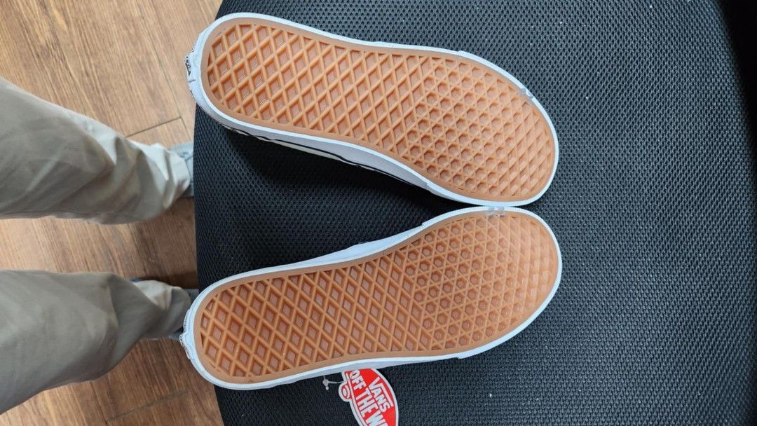 Vans Classic Slip On (Category: Sneakers & Footwear) located in Quezon City. Submitted by randomthings26 (Listing ID 1353488023, Image 2). Description: Vans Classic Slip On. (Authentic) Price is negotiable. Padala from USA 26 cm, 7 UK.