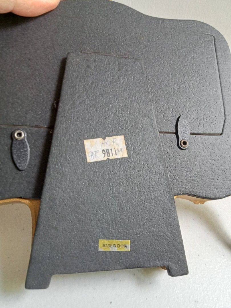VINTAGE RARE PICTURE FRAME (Category: Frames & Pictures) located in Quezon City. Submitted by parekoymarekoy (Listing ID 1353658711, Image 3). Description: ANTIQUE RARE PICTURE FRAME SLIGHTLY HEAVY HEIGHT 7" WIDTH 8" EXCELLENT CONDITION.
