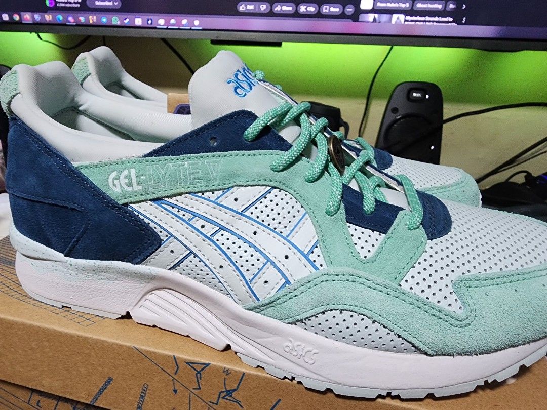 Asics gel lyte v (Category: Sneakers) located in Singapore. Submitted by taengooyah (Listing ID 1353772676, Image 2). Description: take both 190. meetup only.