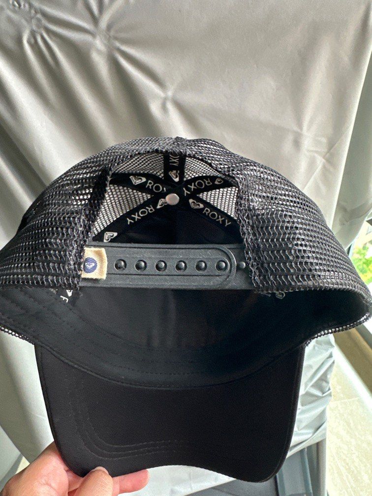 Authentic Roxy cap (Category: Caps & Hats) located in Singapore. Submitted by woonopybrown (Listing ID 1353656027, Image 3). Description: Brand new, 100% authentic Roxy cap. One size. .