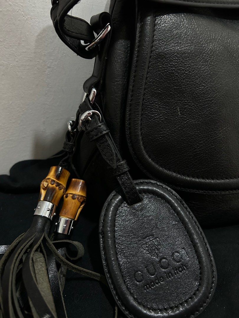 Bundle bag (Category: Shoulder Bags) located in Pekan. Submitted by prelovedbyhn___ (Listing ID 1353722507, Image 3). Description: Condition 8/10 Leather padu Tapak 29cm.