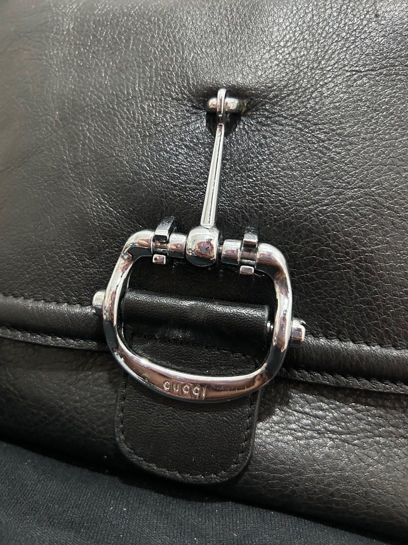Bundle bag (Category: Shoulder Bags) located in Pekan. Submitted by prelovedbyhn___ (Listing ID 1353722507, Image 2). Description: Condition 8/10 Leather padu Tapak 29cm.