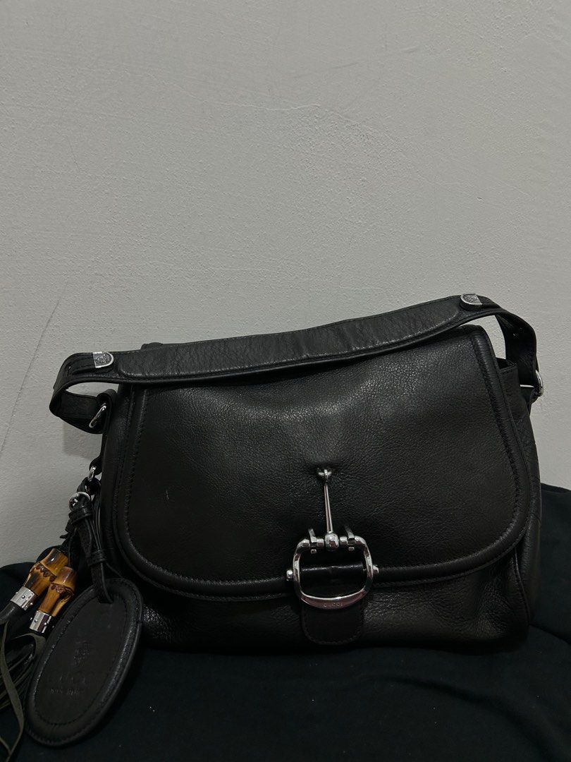 Bundle bag (Category: Shoulder Bags) located in Pekan. Submitted by prelovedbyhn___ (Listing ID 1353722507, Image 1). Description: Condition 8/10 Leather padu Tapak 29cm.