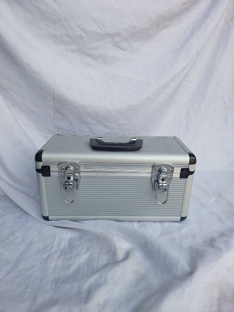 Camera/Lens/Mic/gadget etc... Multi purpose Tour Hard case In Good condition 950php (Category: Camera Bags & Carriers) located in Quezon City. Submitted by jpnvintageonline (Listing ID 1353661808, Image 3). Description: Camera/Lens/Mic/gadget etc... Multi purpose Tour Hard case In Good condition 950php.