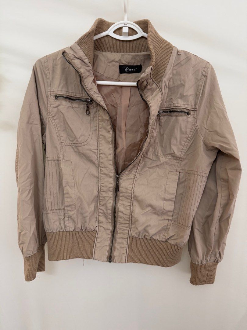 DEES Jacket (Category: Coats, Jackets and Outerwear) located in Puchong. Submitted by bysyf (Listing ID 1353707162, Image 2). Description: .