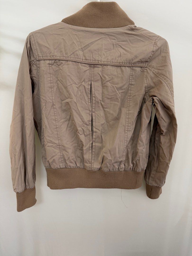 DEES Jacket (Category: Coats, Jackets and Outerwear) located in Puchong. Submitted by bysyf (Listing ID 1353707162, Image 3). Description: .