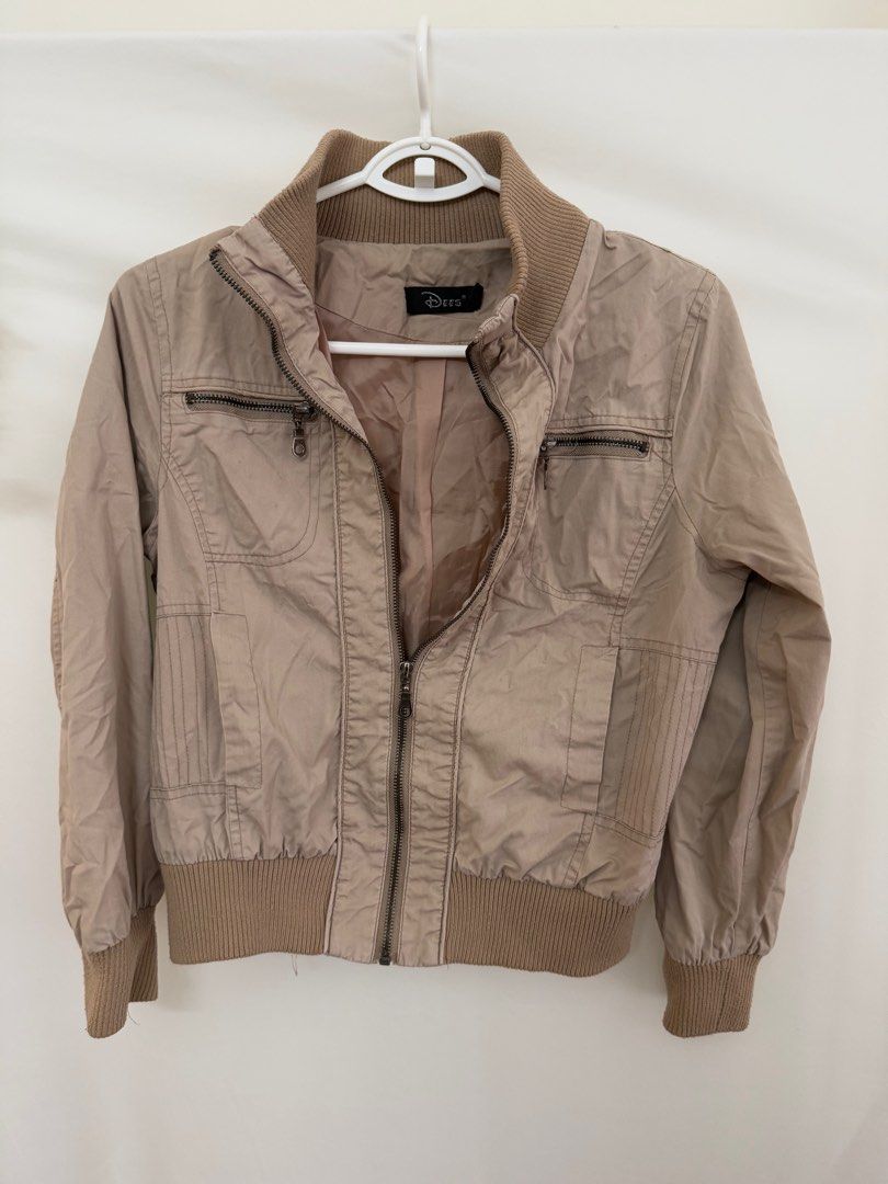 DEES Jacket (Category: Coats, Jackets and Outerwear) located in Puchong. Submitted by bysyf (Listing ID 1353707162, Image 1). Description: .