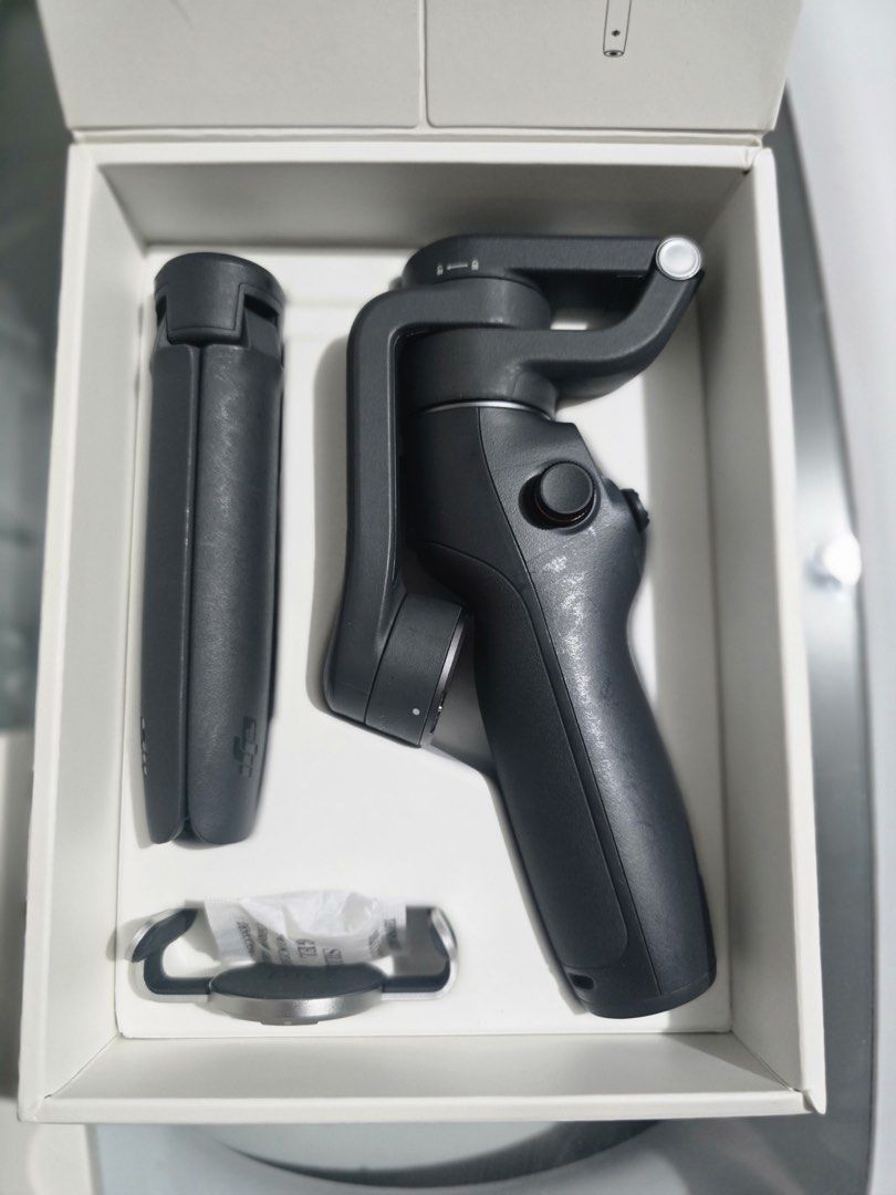 DJI Osmo Mobile 6 (Category: Gimbals & Stabilizers ) located in Manila. Submitted by icelleclai35203 (Listing ID 1353734163, Image 2). Description: Bought last March 2024 Personal used Used for not more than 5 times .