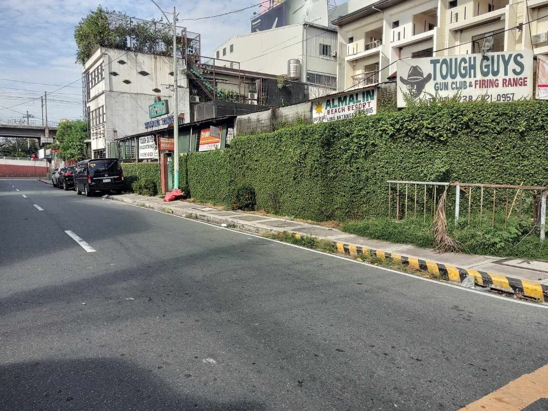 Edsa Liberty Ave. Corner 5th Ave. Cubao (Category: House & Lot) located in Mandaluyong City. Submitted by philipphilip07 (Listing ID 1353751486, Image 2). Description: Prime Corner Lot For Sale 562sqm Corner Lot 280k per square meter Liberty Ave. Corner 5th Ave. Cubao 50m to Edsa Walking distance to SM Hypermarket and Ali Mall 5mins drive to Greenhills Shopping mall Idea for Commercial/ Residential building/ Townhouse.