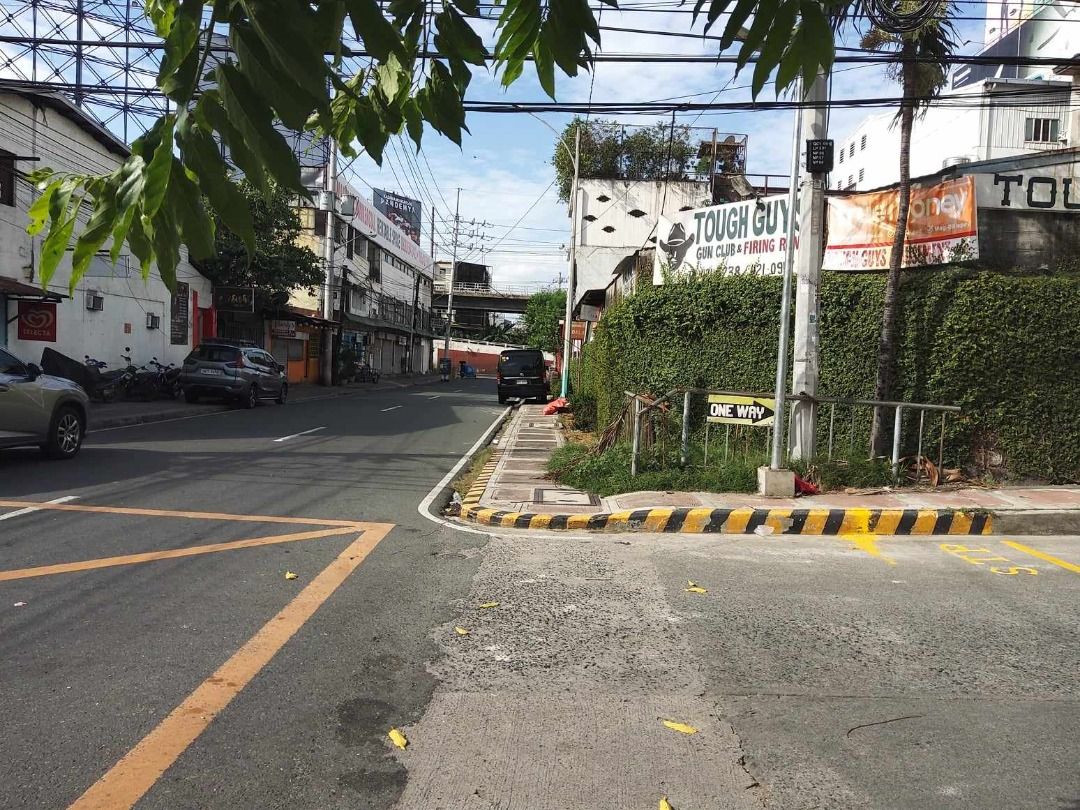 Edsa Liberty Ave. Corner 5th Ave. Cubao (Category: House & Lot) located in Mandaluyong City. Submitted by philipphilip07 (Listing ID 1353751486, Image 3). Description: Prime Corner Lot For Sale 562sqm Corner Lot 280k per square meter Liberty Ave. Corner 5th Ave. Cubao 50m to Edsa Walking distance to SM Hypermarket and Ali Mall 5mins drive to Greenhills Shopping mall Idea for Commercial/ Residential building/ Townhouse.