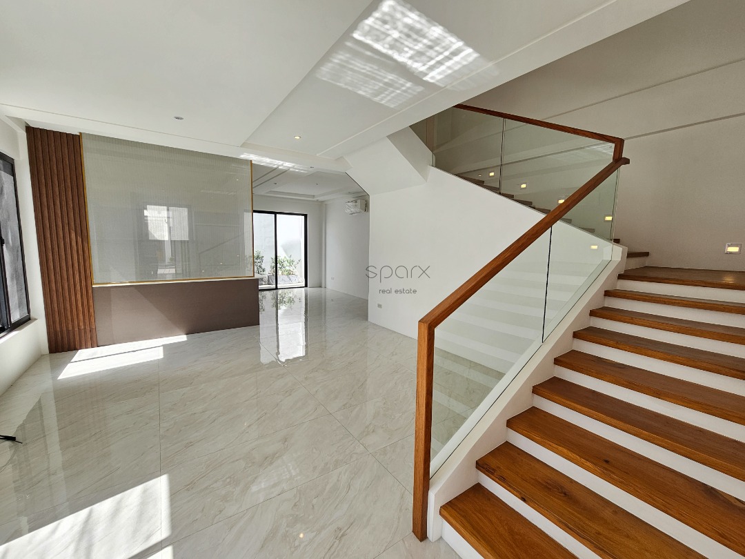 (Category: ) located in . Submitted by sparxrealestate (Listing ID 1353607599, Image 1). Description: .