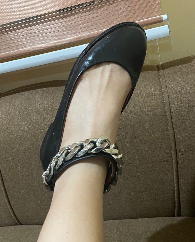 Givenchy Ankle Chain Ballerina Flats (Category: Sneakers & Footwear) located in Cavite. Submitted by HelloAnn_Closet (Listing ID 1303531085, Image 2). Description: Selling my ballerina flats, little bit small saken. Pero sobrang nice 🥺 All photos are mine. Runs approximately 23-23.5cm.