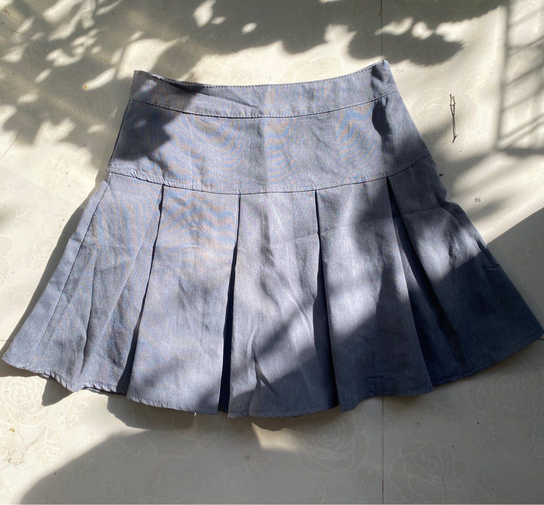 greay mini pleated skirt (Category: Skirts) located in Manila. Submitted by cheskaaa111 (Listing ID 1353709135, Image 1). Description: .