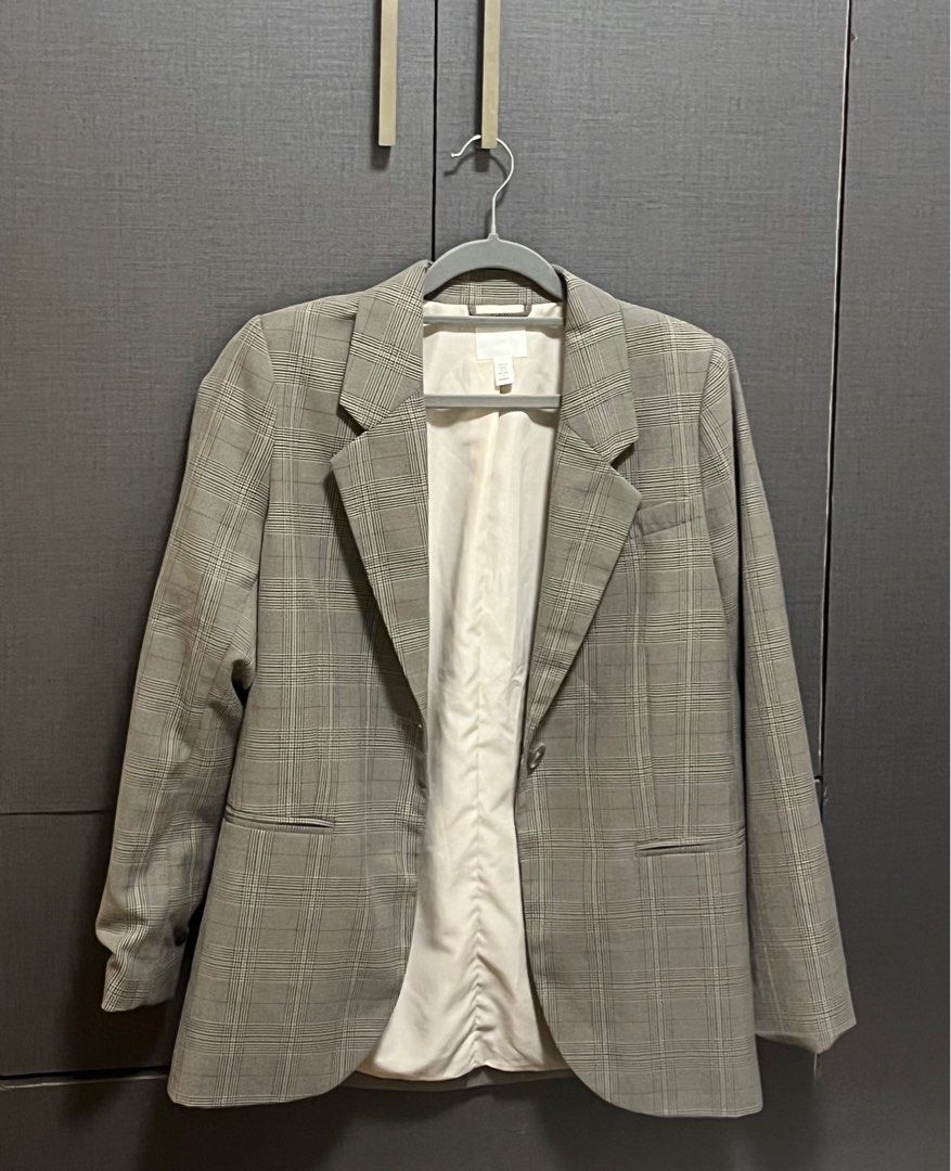 h&m plaid oversized blazer (Category: Coats, Jackets and Outerwear) located in Makati City. Submitted by _makeroom (Listing ID 1353707298, Image 1). Description: worn once for a trip rfs decluttering zara mango h&m.