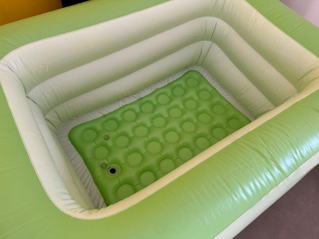 Inflatable Pool (Category: Infant Playtime) located in Singapore. Submitted by surfingfire (Listing ID 1353741672, Image 2). Description: Used once only as it is too big for my baby to play in. More suitable for toddlers and above Ext dimensions: 130cm x 95cm x 54cm Int dimensions: 95cm x 57cm x 52cm .