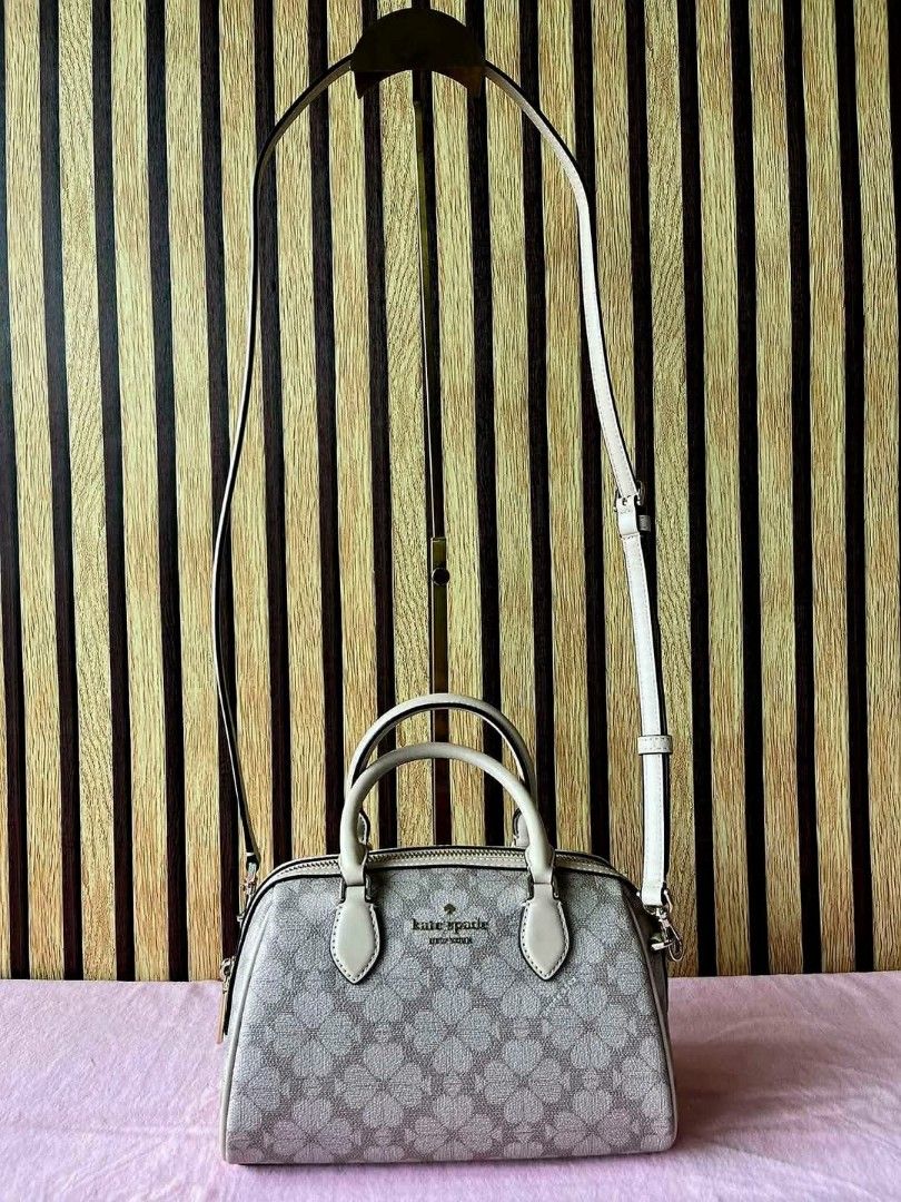 KATE SPADE SMALL DUFFLE BAG 😍 (Category: Luxury Bags & Wallets) located in Cavinti. Submitted by shop_withme23 (Listing ID 1353781993, Image 2). Description: ONHAND item READY to ship out Full payment required No cancellation of order Additional shipping.