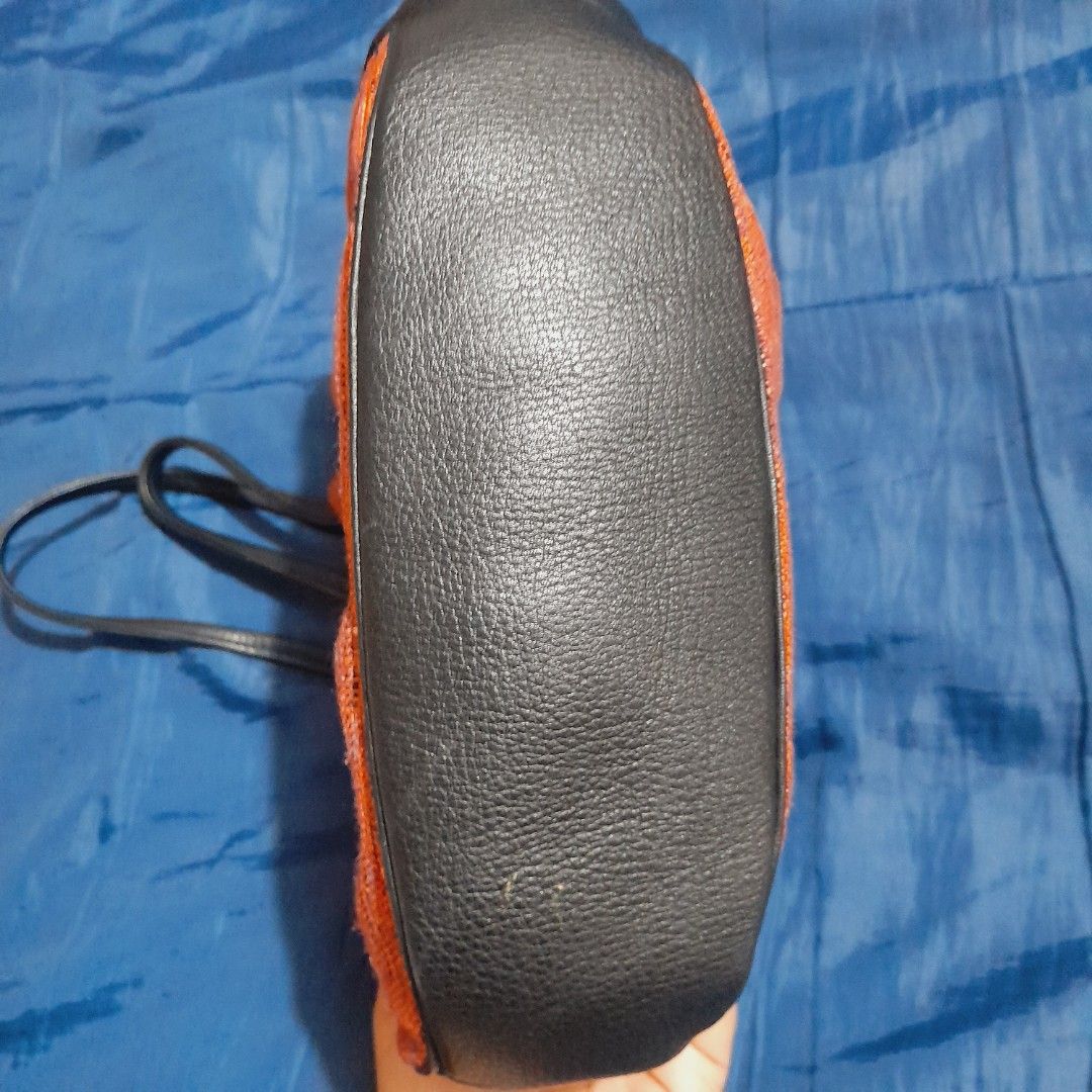 Kisslock (Japan) Handbag (Category: Purses & Pouches) located in Pasig City. Submitted by titadnz (Listing ID 1353628426, Image 3). Description: -its preloved Japan kisslock - no brand but genuine pebbled leather mix with fabric-see images -Has minimal signs of used usable and presentable. -Mini kisslock, small wallet and cp kasya -See images.
