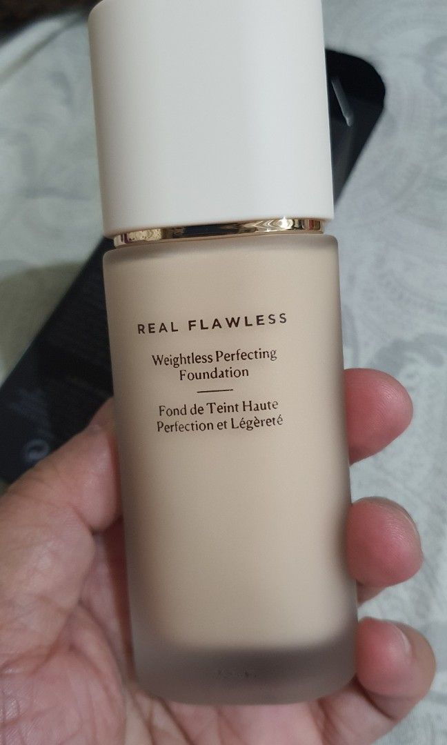Laura Mercier Foundation (Category: Makeup) located in Mandaluyong City. Submitted by chichi021919 (Listing ID 1353735042, Image 2). Description: Laura Mercier Real flawless weightless perfecting foundation Brand new Original 💯 Bought in the US at Sephora, NY Date purchased: Dec. 31, 2024.
