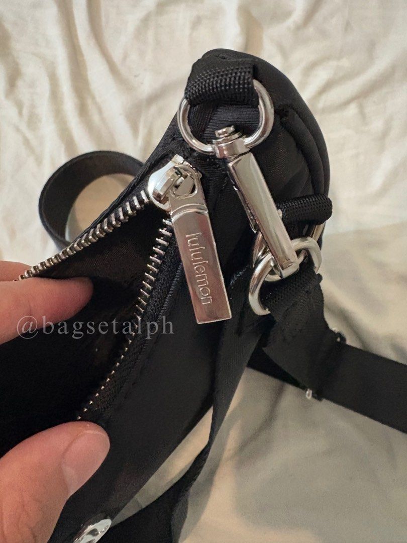 Lululemon Mini Shoulder Bag 3L (Brand new) (Category: Cross-body Bags) located in Quezon City. Submitted by bagsetal (Listing ID 1353628758, Image 3). Description: .
