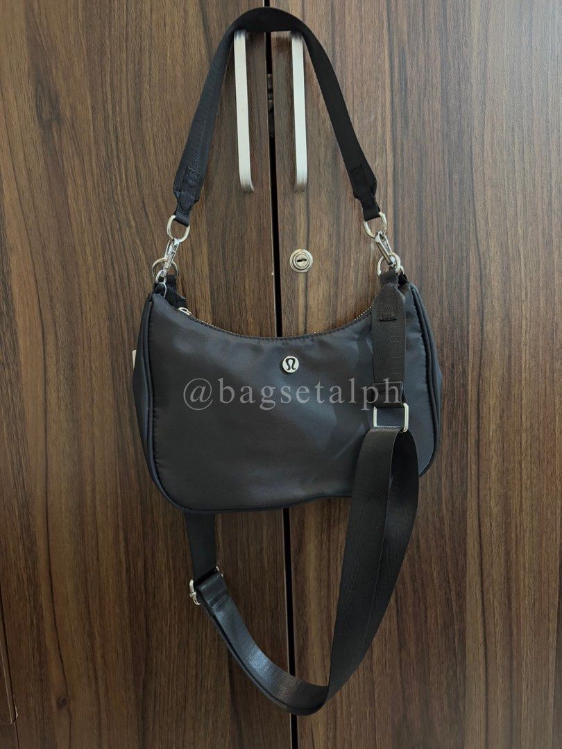 Lululemon Mini Shoulder Bag 3L (Brand new) (Category: Cross-body Bags) located in Quezon City. Submitted by bagsetal (Listing ID 1353628758, Image 1). Description: .