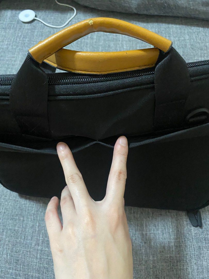 Macbook Laptop Bag | 13” Laptop Bag (Category: Laptop Bags & Sleeves) located in Manila. Submitted by handpicked_tin (Listing ID 1353721548, Image 3). Description: 1 large main compartment, 2 front compartments, 1 zipper compartment very spacious! bought from miniso. lightly used, has minor flaws on the handle but that’s it :) size: 36x2.5x27.5 (cm), fits macbook pro 2017:).