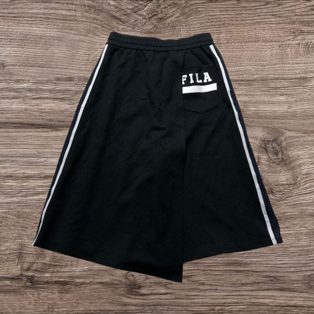 MAISON MIHARA YASUHIRO X FILA SHORT (Category: Activewear) located in Urdaneta. Submitted by josephragontonjr95 (Listing ID 1353733239, Image 2). Description: MAISON MIHARA YASUHIRO X FILA SHORT AUTHENTIC SIZE SMALL WIDTH 27-34 LENGTH 26 LEG OPEN: 14 FLAWS: NONE CONDITION: EXCELLENT COLOR RATE: 9.8/10 2,850 + SHIPPING FEE.