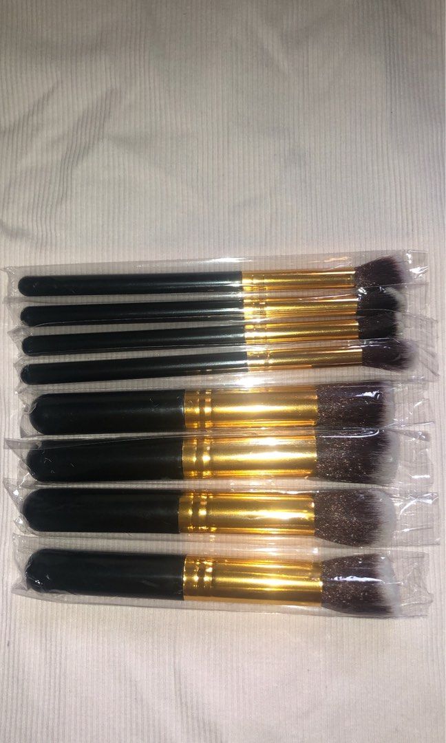 Makeup Brush Set (Category: Makeup) located in Subang Jaya. Submitted by lilacshers (Listing ID 1353679074, Image 2). Description: -Brand new -makeup brush set.