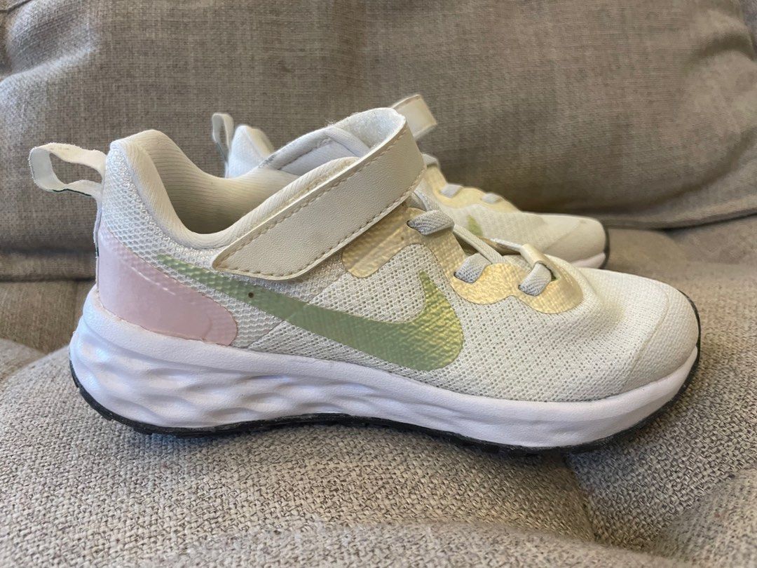Original Nike Running shoes - kids (Category: Babies & Kids Fashion) located in Taguig. Submitted by BellaC (Listing ID 1353686695, Image 3). Description: Lightly used Original No box Size: US 12C / UK 11.5 / EUR 29.5 / 18cm.