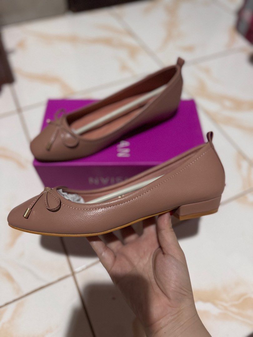 Parisian Shelby1 in Blush (Category: Flats & Sandals) located in Makati City. Submitted by EllyC (Listing ID 1353636125, Image 2). Description: Parisian Shelby1 Color Blush Size 9 Brand new Bought at 899 .