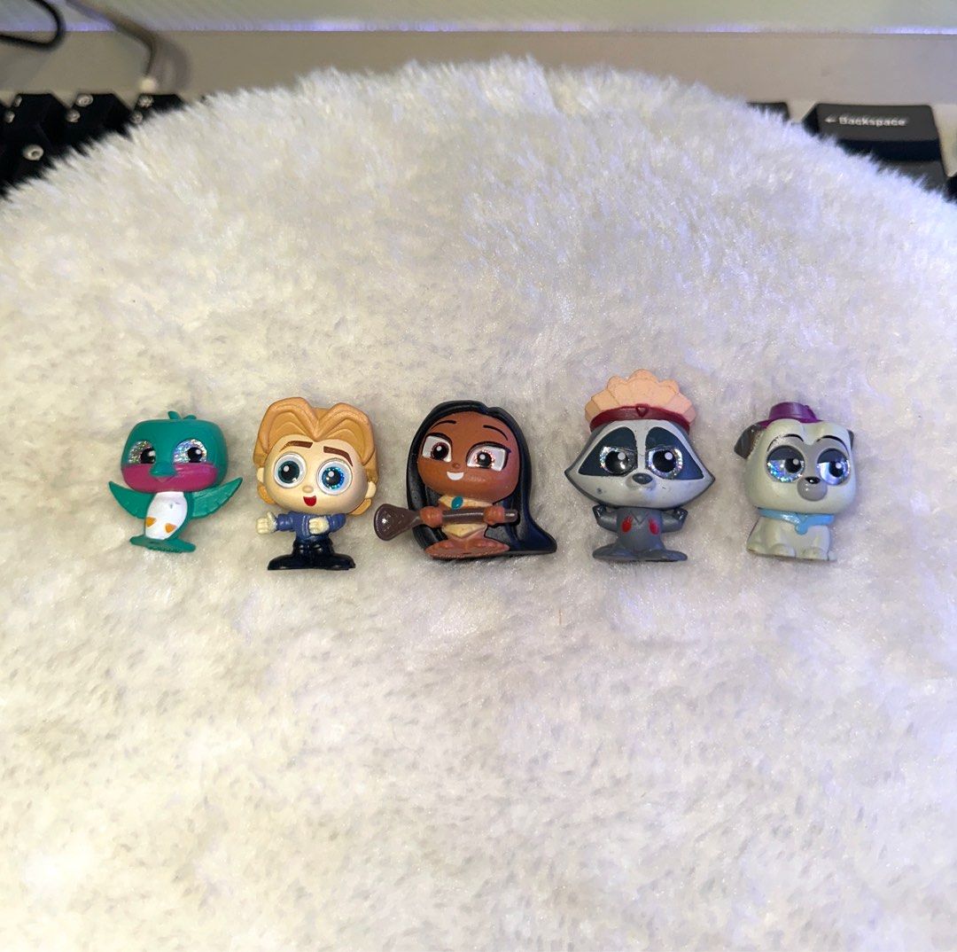 Pocahontas Disney Doorables (Category: Vintage Collectibles) located in San Mateo. Submitted by angeliquerae_ (Listing ID 1353663631, Image 1). Description: For take all only - Php 500.00 From left to right - Flit, Captain John Smith, Pocahontas, Meeko and Percy Pristine condition; displayed only Loc.: San Mateo, Rizal.