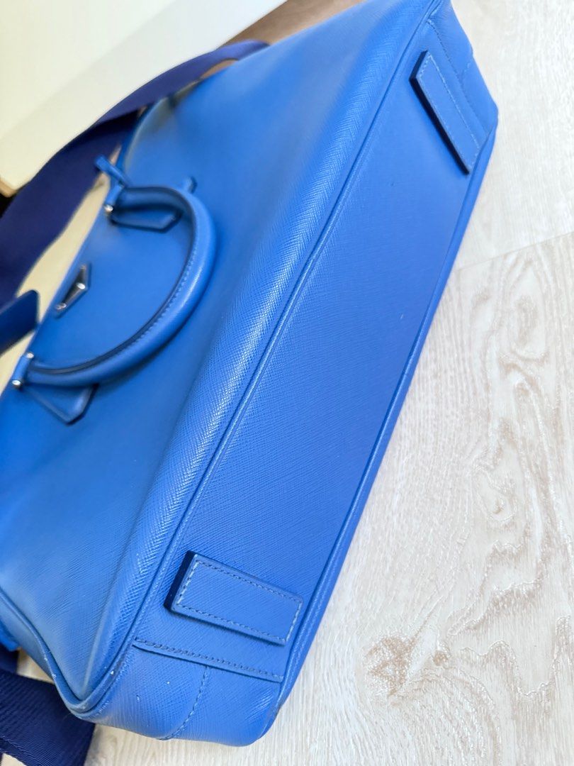 Prada saffiano sling briefcase (Category: Bags & Wallets) located in Singapore. Submitted by carluke (Listing ID 1353601981, Image 3). Description: Authentic Safianno leather .