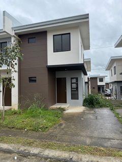 RFO HOUSE AND LOT FOR SALE w/ CLEAN TITLE AMAIA SERIES NUVALI SECTOR 1 END UNIT (NEGOTIABLE)