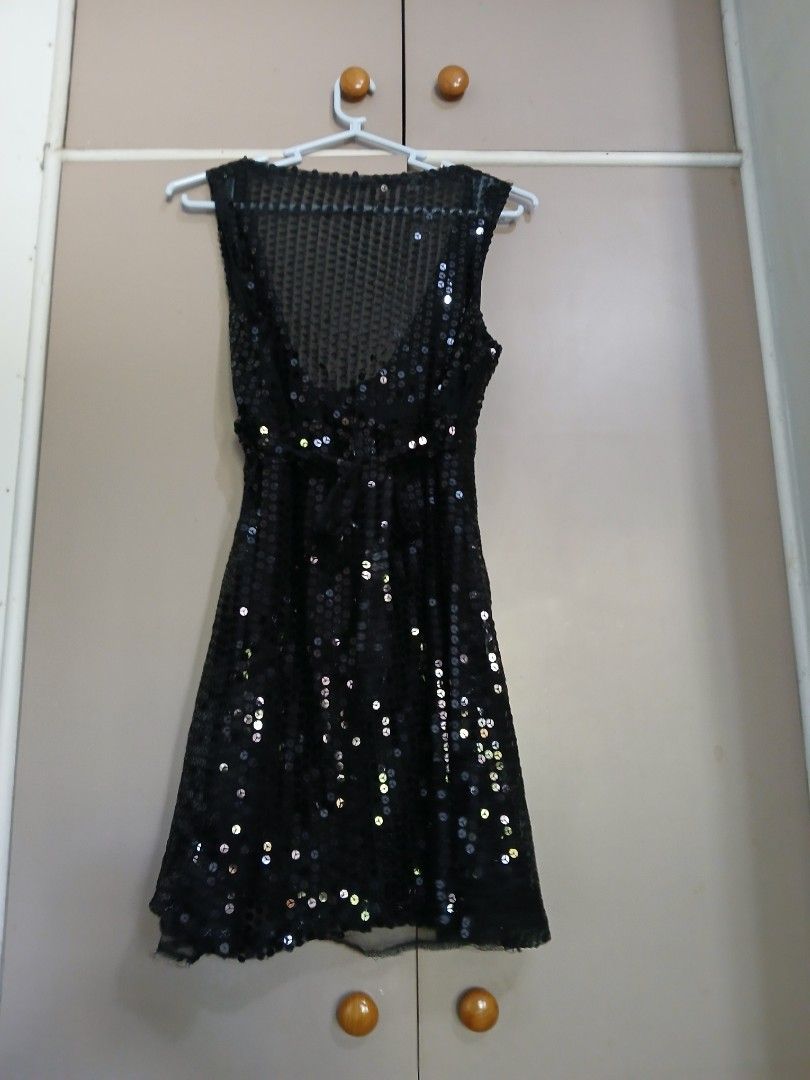 Sequenced dress (Category: Dresses) located in San Fernando. Submitted by goodbuys47 (Listing ID 1353671372, Image 2). Description: For themed party performance dress.
