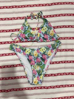 (Category: ) located in . Submitted by ilovecokezero (Listing ID 1353759598, Image 1). Description: .