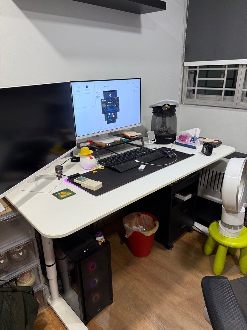 Study Table (Category: Tables & Sets) located in Singapore. Submitted by samyang.carbonara (Listing ID 1353718353, Image 1). Description: ikea bekant table 160x80 legs are adjustable to change the height of the table to your liking. comes with cable management mesh underneath the table..