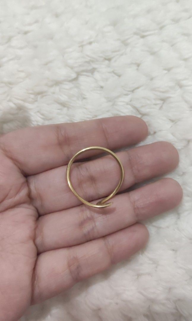 wave brass ring (Category: Rings) located in Quezon City. Submitted by miscellanyfinds (Listing ID 1353679245, Image 2). Description: fits to size 10-10.5 brass ring in wave design with minimal flaw.